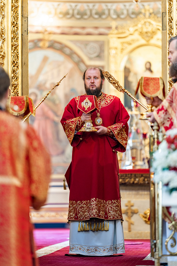 Божественная литургия в день отдания праздника Пасхи в Троицком кафедральном соборе Подольска